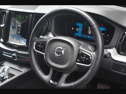 Volvo XC60 2.0 B4 MHEV Plus SUV 5dr Petrol Hybrid Auto Euro 6 (s/s) (197 ps) 11