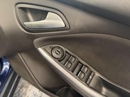 Ford Focus 1.6 TDCi Titanium Euro 5 (s/s) 5dr 22