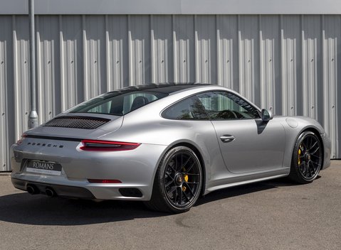 Porsche 911 Carrera GTS (991.2) 7