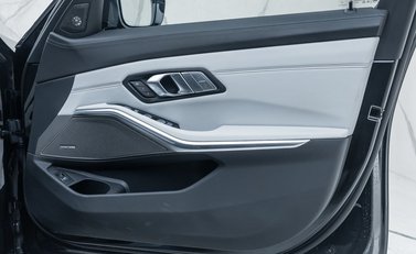 BMW M3 COMPETITION M XDRIVE TOURING 23