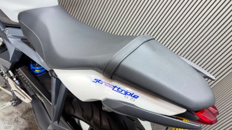 Triumph Street Triple 2013 ONLY 19K, QUICKSHIFTER, ARROW PIPE, NEW MOT 7