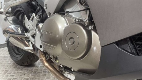 Honda VFR 2011 ONLY 22K NEW MOT SERVICED TOP BOX TOURER 800CC 35