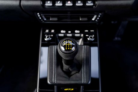 Porsche 911 GT3. PAINT-TO-SAMPLE. MANTHEY BRAKES. 6-SPEED MANUAL. PCCBS. LIFT. 14