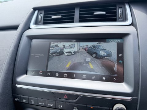 Jaguar E-Pace 2.0 CORE 13