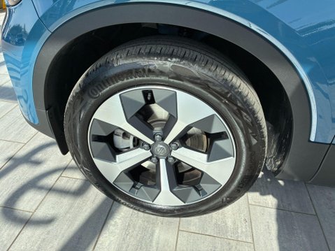 Volvo XC40 2.0 B4 MHEV Plus Dark DCT Auto Euro 6 (s/s) 5dr 19