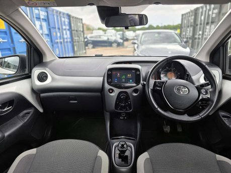Toyota Aygo 1.0 VVT-i x-play Hatchback 5dr Petrol x-shift Euro 6 (Safety Sense) (71 ps) 10