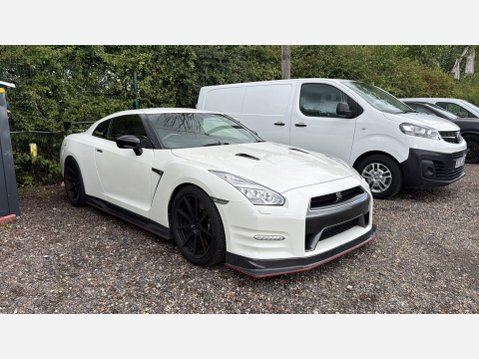 Nissan GT-R 3.8 V6 Premium Black Auto 4WD Euro 5 2dr 1