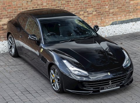 Ferrari GTC4 Lusso T 8