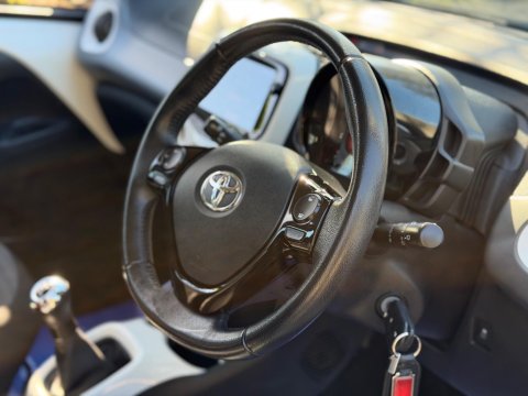 Toyota Aygo 1.0 VVT-i x-play Euro 6 5dr 27