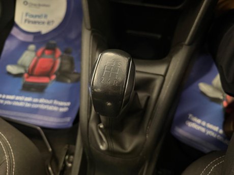 Peugeot 208 1.2 VTi Style Euro 5 5dr 9