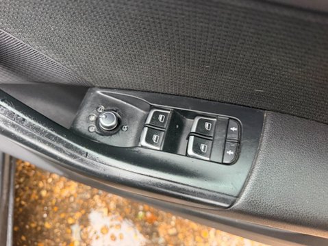 Audi Q3 2.0 TDI S line quattro Euro 5 (s/s) 5dr 28