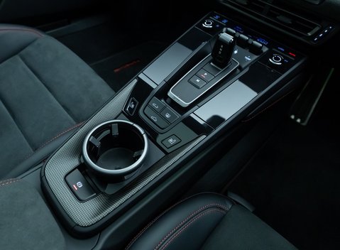 Porsche 911 Carrera 4 GTS (992) 22