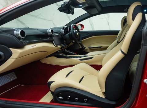 Ferrari GTC4 Lusso V12 18