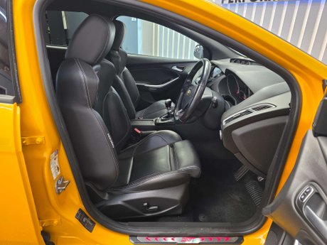 Ford Focus 2.0T EcoBoost ST-3 Estate 5dr Petrol Manual Euro 6 (s/s) (250 ps) 19