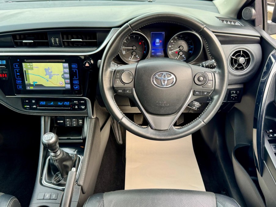 2018 Toyota Auris — image 2