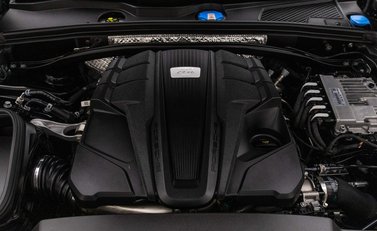 Porsche Macan TURBO PDK 26