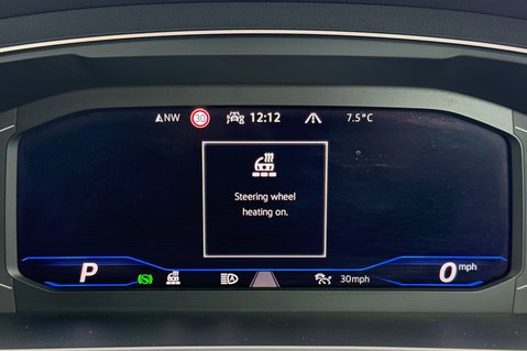 Volkswagen Tiguan R-LINE TSI DSG - ONE OWNER - APPLE CAR PLAY -ADAPTIVE CRUISE 39