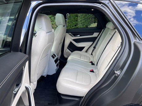 Jaguar F-Pace 2.0 D200 MHEV R-Dynamic Black Auto AWD Euro 6 (s/s) 5dr 40
