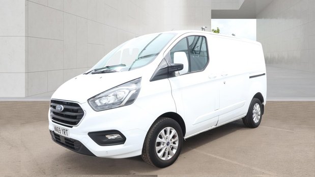 Ford Transit Custom SWB L1H1 Low Roof Limited 300 Air Con Alloys Sensors EURO 6 NO VAT 1