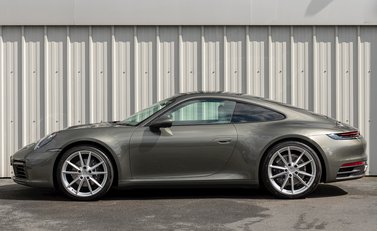 Porsche 911 Carrera (992) 2