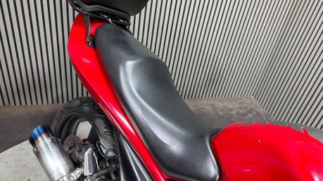 Suzuki Inazuma 250 Naked Petrol Manual (25 ps) 14