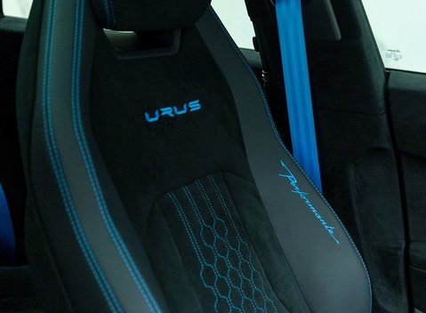 Lamborghini Urus Performante 12