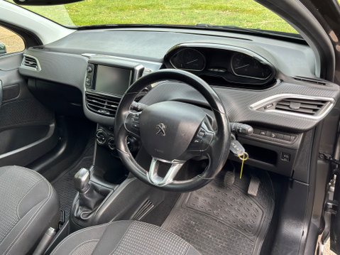 Peugeot 208 1.2 PureTech Allure Premium Euro 6 (s/s) 5dr 10