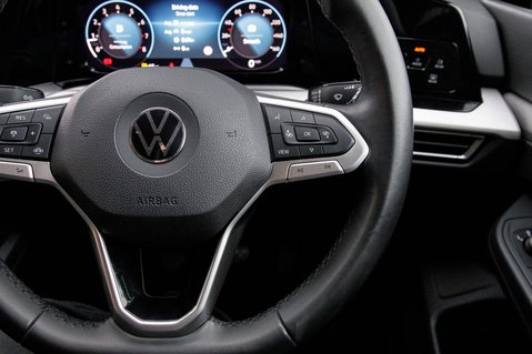 Volkswagen Golf LIFE TSI 19