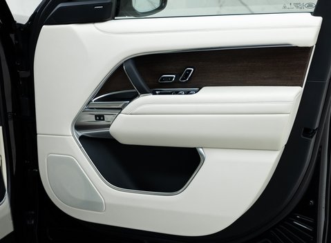 Land Rover Range Rover P400 HSE 21