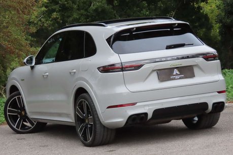 Porsche Cayenne 3.0 V6 E-Hybrid 17.9kWh Platinum Edition TiptronicS 4WD Euro 6 (s/s) 5dr (3 7