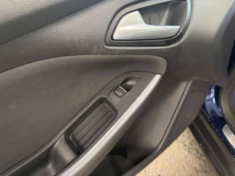 Ford Focus 1.6 TDCi Titanium Euro 5 (s/s) 5dr 21