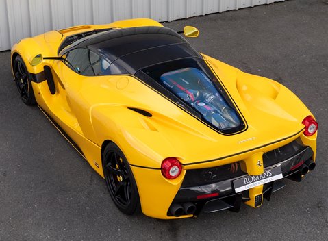 Ferrari LaFerrari Aperta 12