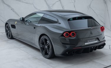 Ferrari GTC4 Lusso V12 TAILOR MADE 11