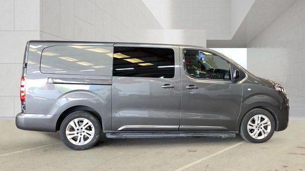 Vauxhall Vivaro Crew Cab AUTO LWB L2H1 Low Roof 3100 Air Con Alloys Sensors Cam Nav EURO 6 3