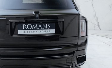 Rolls-Royce Cullinan Series II BLACK BADGE 38