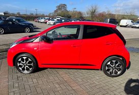 Toyota Aygo VVT-I X-TREND X-SHIFT 5 DOOR AUTO 10