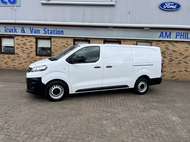 Vauxhall Vivaro VIVARO L2 DIESEL 2900 1.5d 100PS Dynamic H1 Van 4