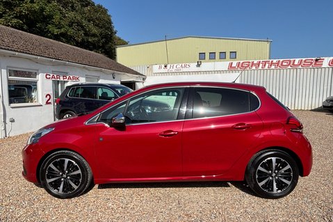 Peugeot 208 1.2 Puretech AUTOMATIC S/S TECH EDITION! ONLY 27000 MILES! 5 SERVICES 9