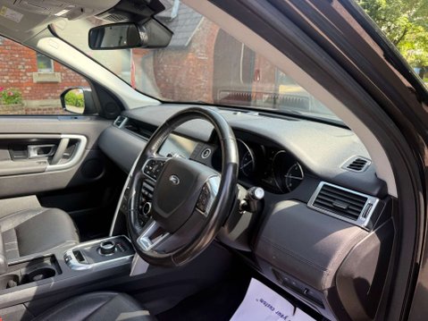Land Rover Discovery Sport 2.0 Discovery Sport Black HSE SD4 Auto 4WD 5dr 32