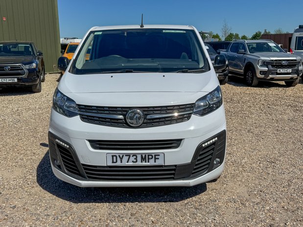 Vauxhall Vivaro LWB L2H1 [SOLD CR] Low Roof Pro 2900 Air Con Nav Sensors EURO 6 3