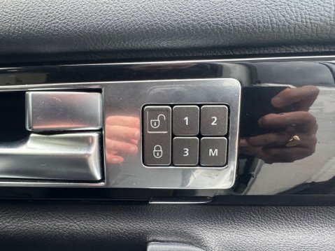Land Rover Discovery SDV6 HSE 15