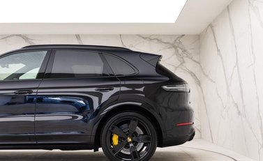 Porsche Cayenne TURBO S 29