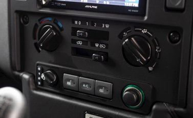 Land Rover Defender 90 Urban Truck 18