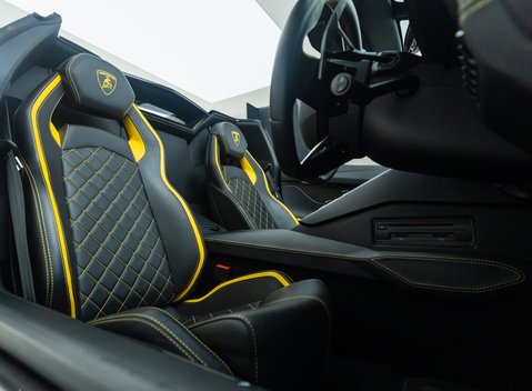 Lamborghini Aventador S LP 740-4 ROADSTER 18