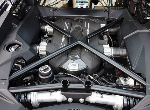 Lamborghini Aventador LP 700-4 6