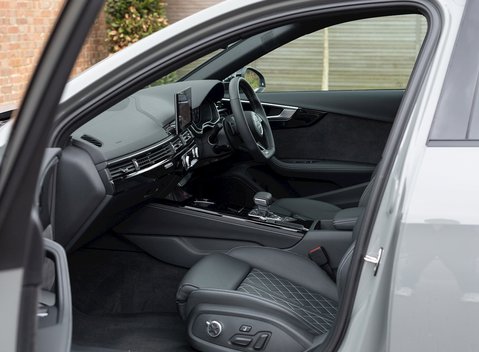 Audi S4 Avant Black Edition 17