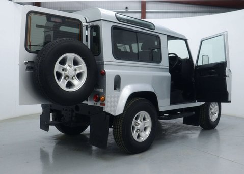 Land Rover Defender 2.4 TDCi XS Station Wagon 3dr Diesel Manual 4WD SWB Euro 4 (122 bhp) 58