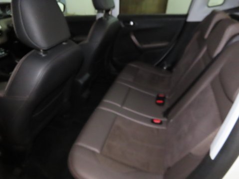 Peugeot 2008 E-HDI FELINE 7