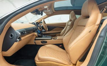 Aston Martin Vanquish V12 19