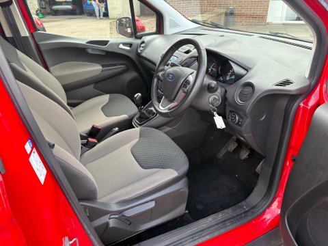 Ford Tourneo Courier ZETEC TDCI 15